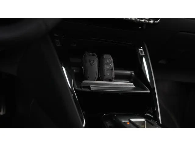 Peugeot 2008 PureTech 130 EAT8 GT 2024 Benzine 13