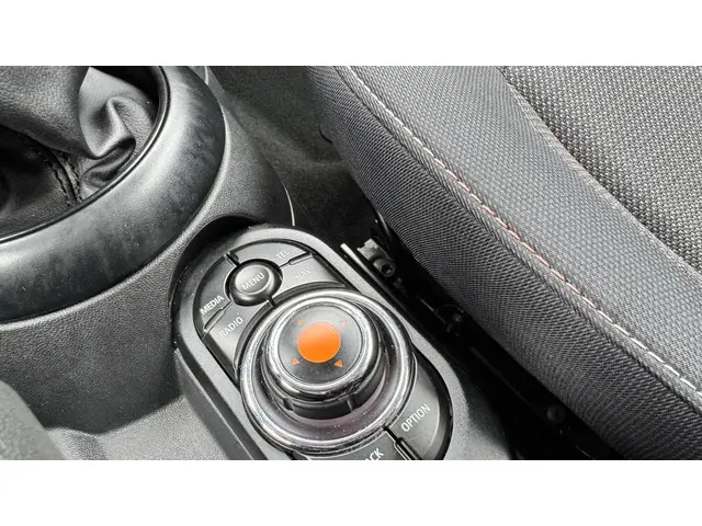 MINI Cooper Mini 1.5 Business 2016 Benzine 15