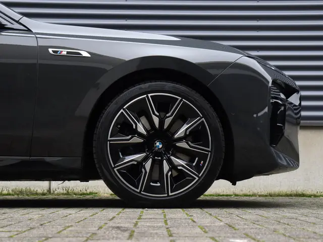 BMW 7 Serie M760e xDrive 2025 Hybride Benzine 6
