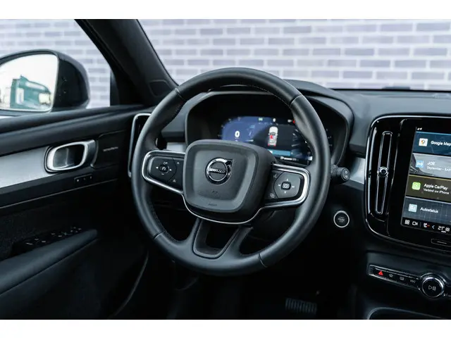 Volvo XC40 2.0 B4 Plus Dark 2025 Benzine 25