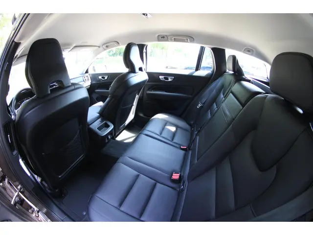 Volvo V60 2.0 T4 Momentum Pro 2019 Benzine 13