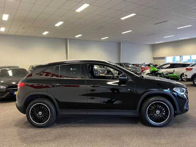 Mercedes-Benz GLA 180 2021 Benzine 6