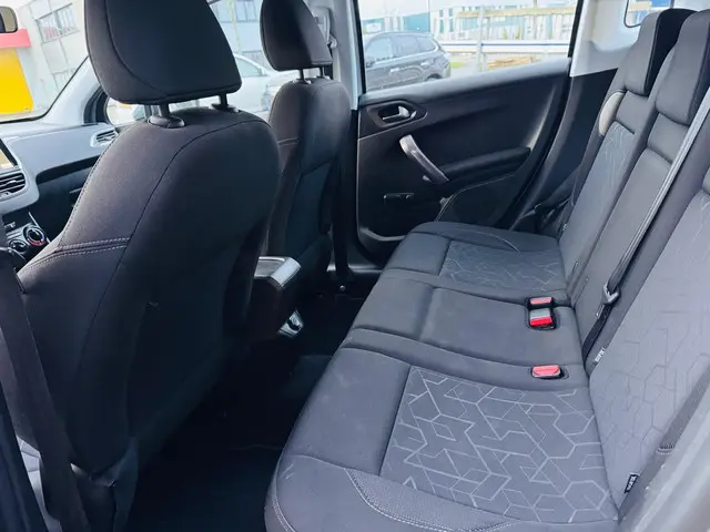 Peugeot 2008 1.2 PureTech Active 2015 Benzine 12