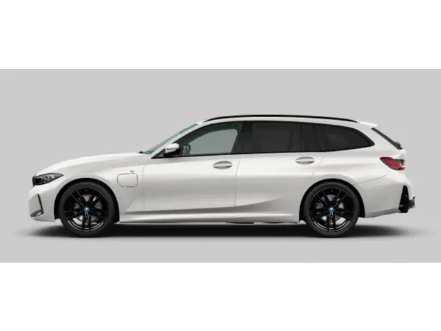 BMW 3 Serie Touring 330e 2023 Hybride Benzine 6