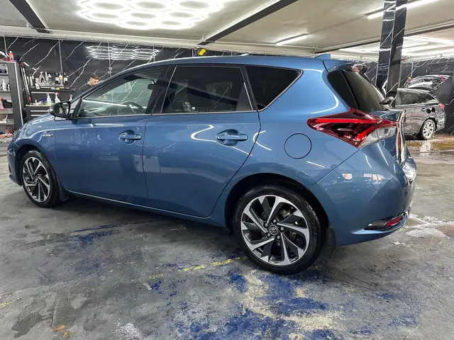 Toyota Auris 1.8 Hybrid Executive 2016 Hybride Benzine 6
