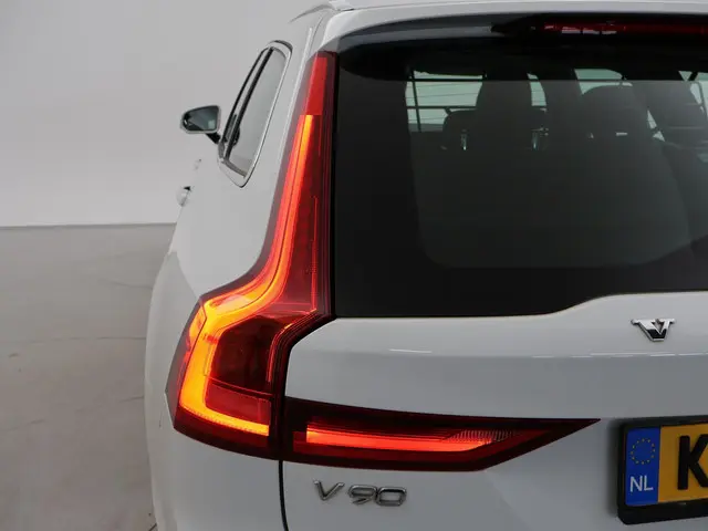 Volvo V90 2.0 T4 190 PK AUT. 2019 Benzine 29