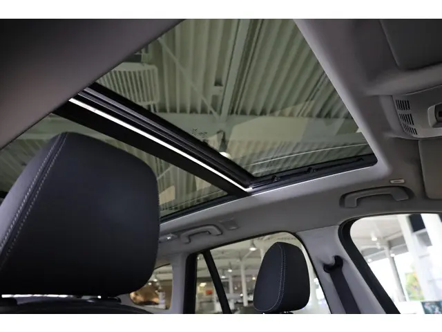 BMW X1 sDrive18i High Executive 2019 Benzine 23