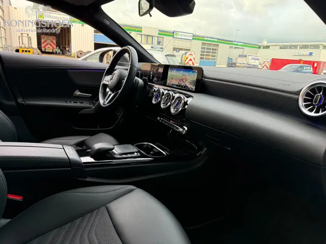 Mercedes-Benz CLA 180 AMG Line 2023 Benzine 4