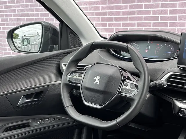 Peugeot 3008 1.2 PureTech Allure 2023 Benzine 13