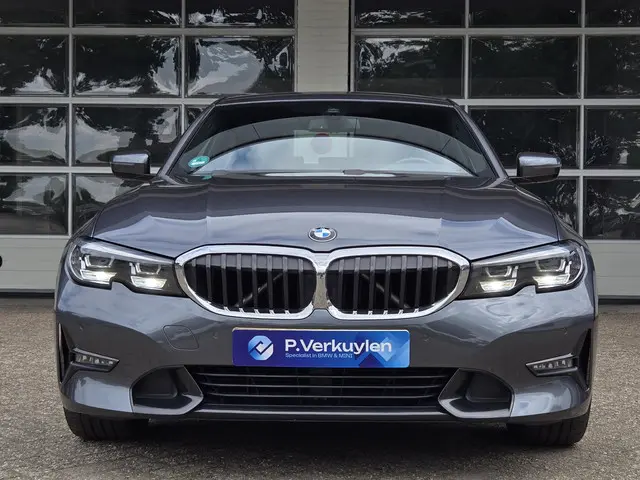 BMW 3 Serie 320i Executive Edition 2019 Benzine 11