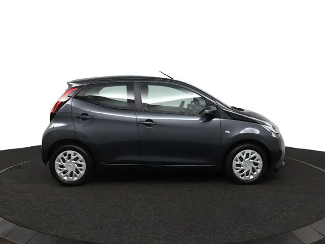 Toyota Aygo 1.0 VVT-i x-play 2019 Benzine 13