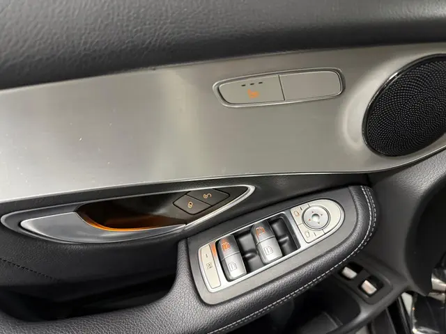 Mercedes-Benz GLC Coupé 300 4MATIC 2018 Benzine 11