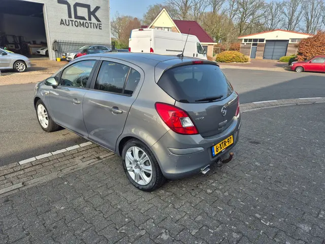 Opel Corsa 1.2-16V BlitZ Navi Nap 2014 Benzine 3