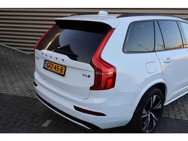 Volvo XC90 B6 AWD R-Design 2022 Benzine 25