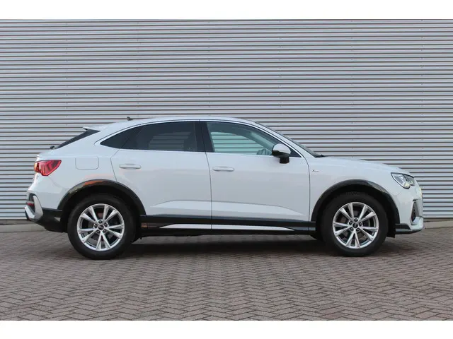 Audi Q3 35 TFSI Advanced edition 2024 Benzine 6