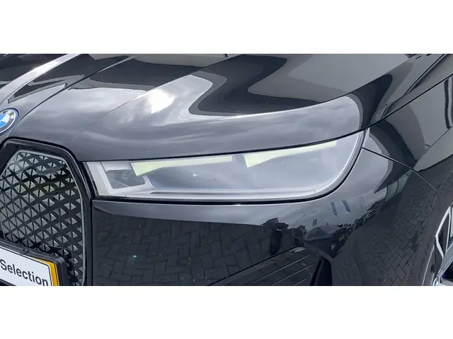 BMW iX xDrive40 High Executive 77 kWh 2022 Elektrisch 31