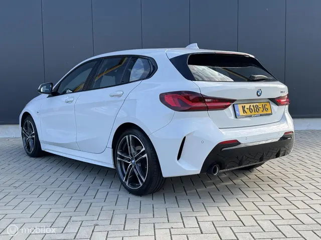 BMW 1 Serie 118i M sport High exce. 2021 Benzine 4