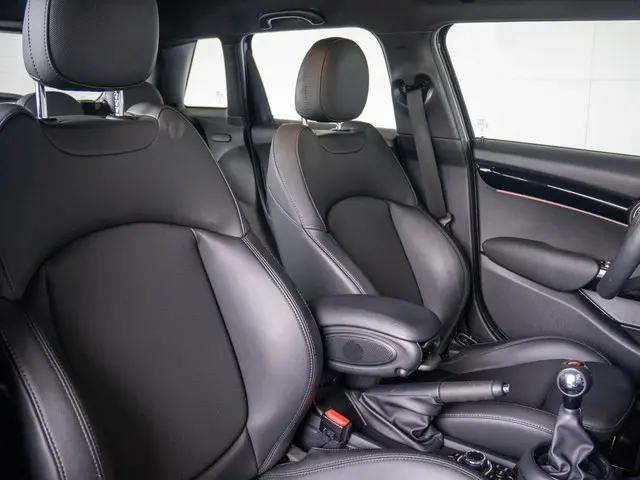 MINI 5-Deurs Cooper 2022 Benzine 8