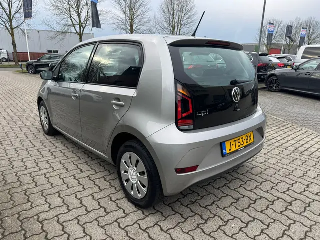 Volkswagen up! 1.0 2020 Benzine 8