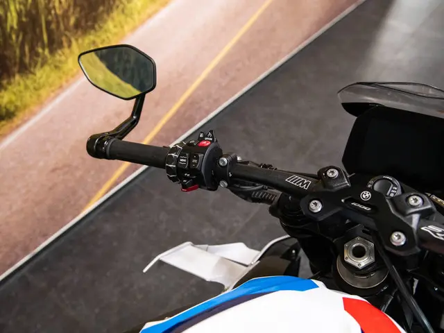 BMW M 1000 R Sport 2023 Benzine 21