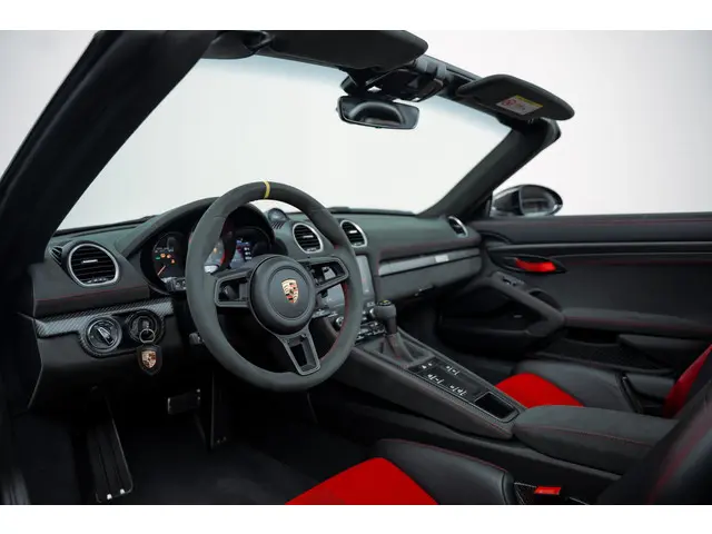 Porsche 718 Spyder RS 2024 Benzine 30