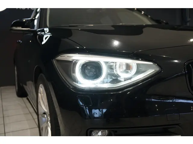 BMW 1 Serie 116i Business+ 2012 Benzine 32