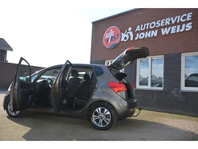 Kia Venga 1.6 CVVT automaat 2016 Benzine 17