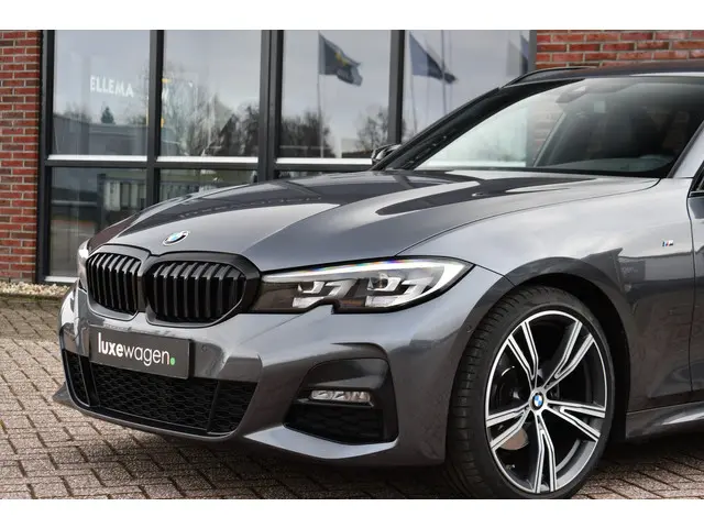 BMW 3 Serie Touring 320i M-Sport 2020 Benzine 21