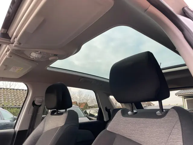 Citroën C4 Picasso 1.2 PureTech Shine 2018 Benzine 24