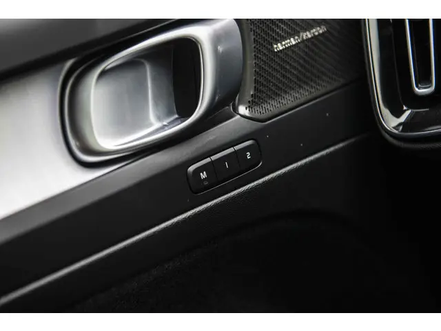 Volvo XC40 2.0 B4 Plus Dark 2025 Benzine 26