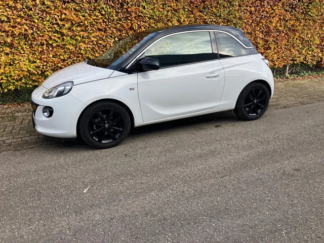 Opel ADAM 1.4 Bi-Fuel Jam 2014 Benzine 2