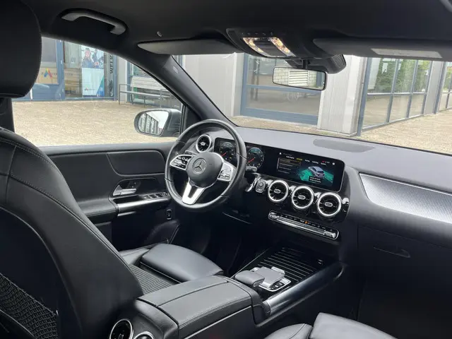 Mercedes-Benz B-Klasse 180 Launch Edition 2020 Benzine 48