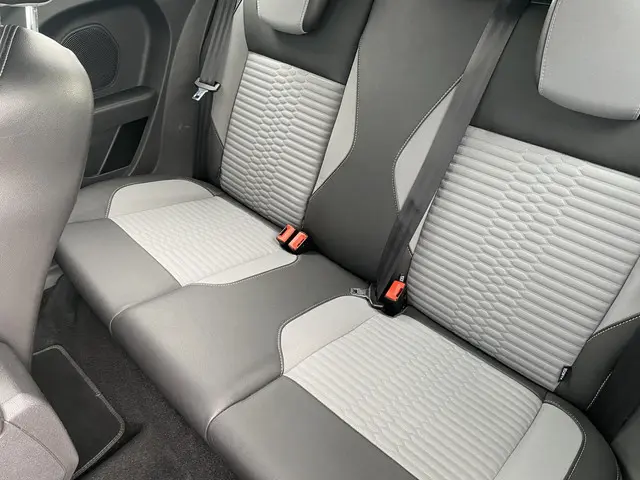 Ford Fiesta 1.6 ST2 182PK 2014 Benzine 28