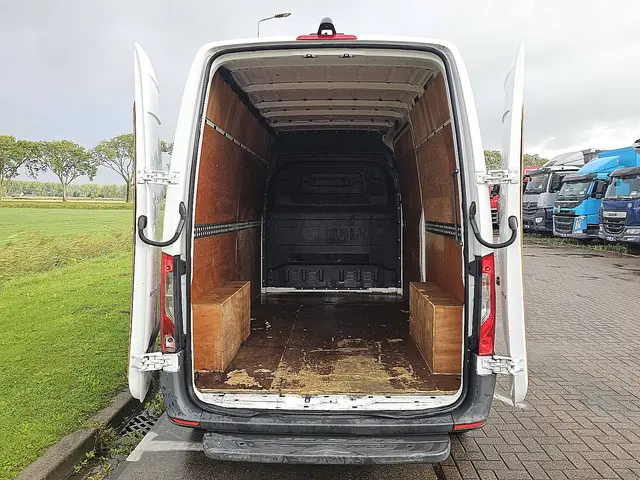 Mercedes-Benz Sprinter 311 2018 Diesel 13