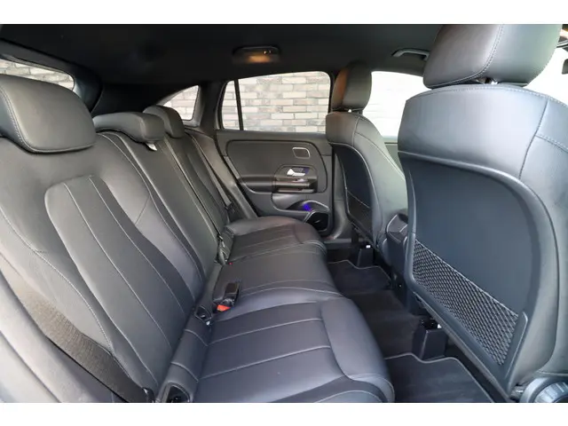 Mercedes-Benz GLA 250 e Style 2022 Hybride Benzine 9