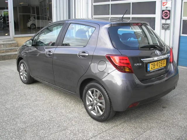 Toyota Yaris 1.3 VVT-i Aspiration 2015 Benzine 6