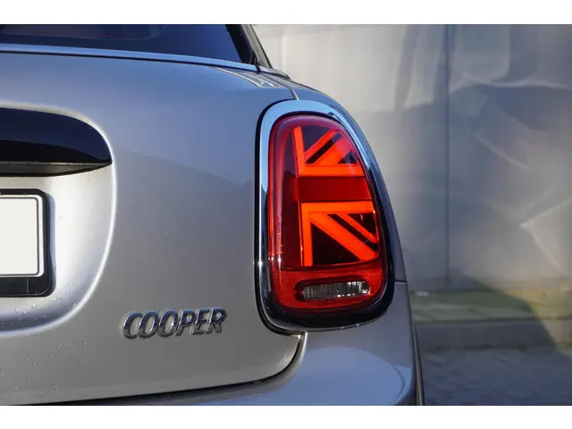 MINI 5-Deurs Cooper C 2023 Benzine 20