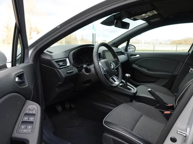 Renault Clio 1.0 TCe 90PK Intens 2022 Benzine 4