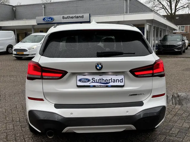 BMW X1 xDrive25e M Sport 2021 Hybride Benzine 6