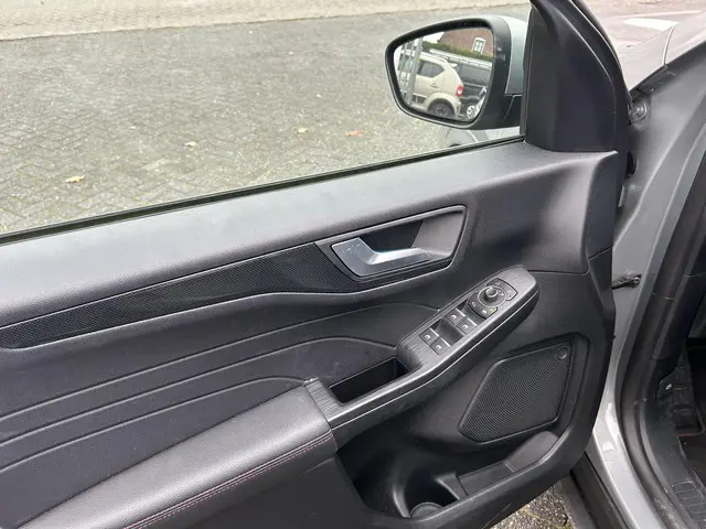 Ford Kuga 2.5 PHEV ST-Line 2023 Hybride Benzine 16