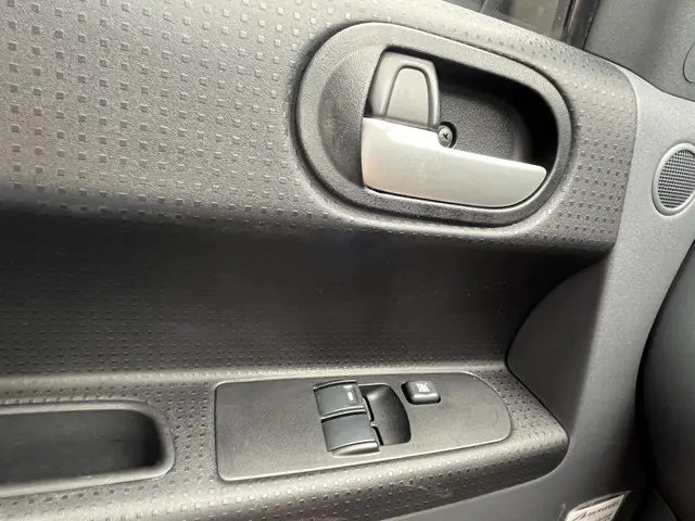 Mitsubishi Colt 1.1 Edition One 2012 Benzine 18
