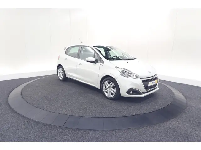 Peugeot 208 PureTech 82 Signature 2018 Benzine 67