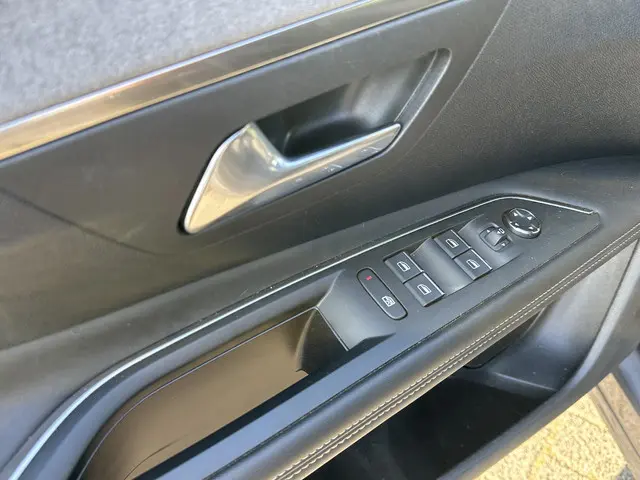 Peugeot 3008 1.6 HYbrid 225 GT 2023 Hybride Benzine 22