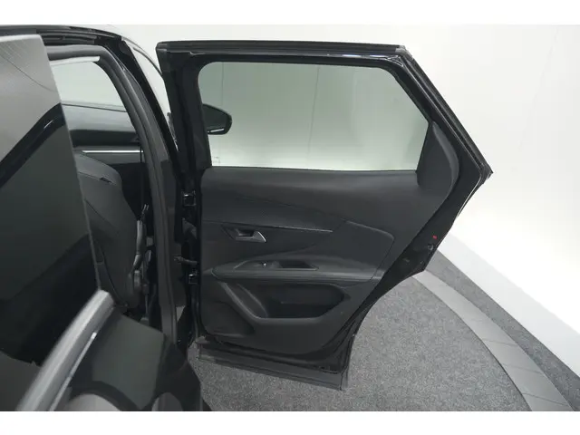 Peugeot 3008 PureTech 130 Allure 2021 Benzine 62