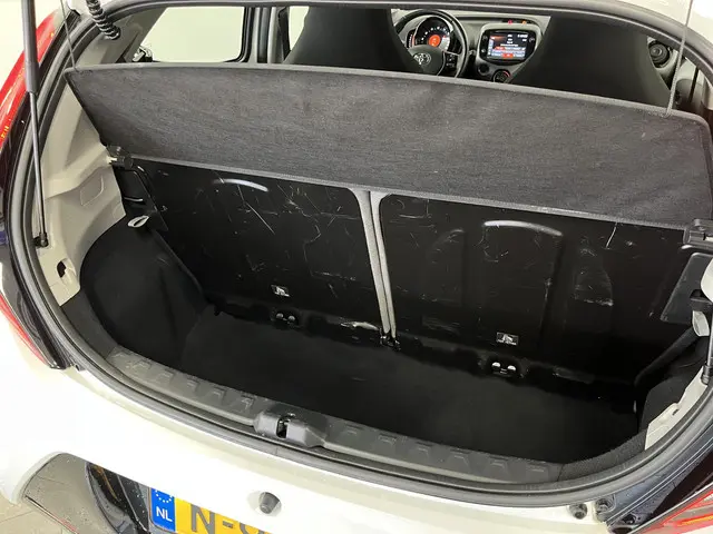 Toyota Aygo 1.0 VVT-i x-play 2022 Benzine 15