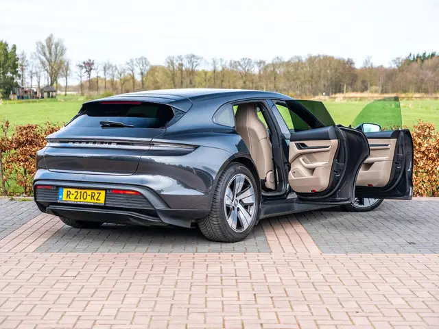 Porsche Taycan Sport Turismo 79 kWh 2022 Elektrisch 28