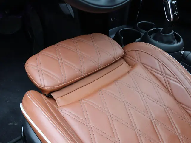 MINI 5-Deurs Cooper 60 Years Edition 2019 Benzine 9