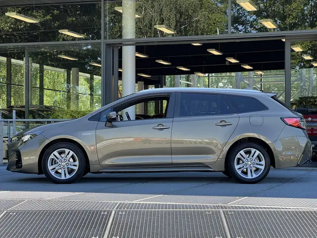 Suzuki Swace 1.8 Hybrid Select 2021 Hybride Benzine 16