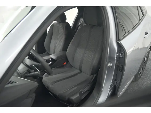 Peugeot 2008 PureTech 130 EAT8 Allure 2024 Benzine 27