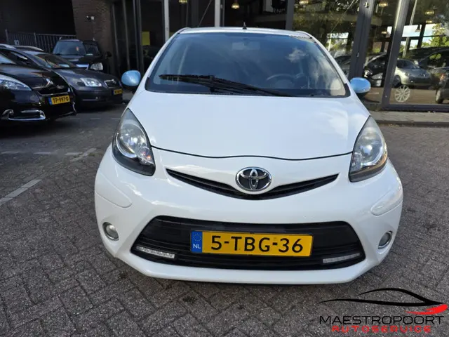 Toyota Aygo 1.0 VVT-i Dynamic Blue 2014 Benzine 2